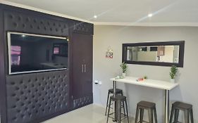 Shakas Rock Chalet 20